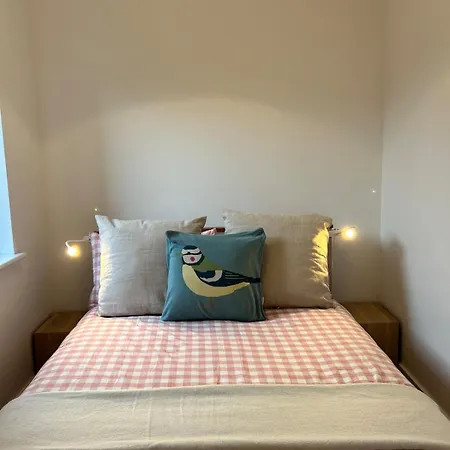 Buttercup Mews No 3 Gills Lane F28 A2t5 *