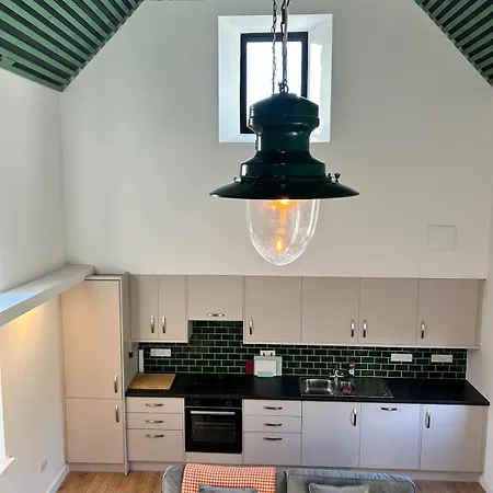 Buttercup Mews No 3 Gills Lane F28 A2t5 *