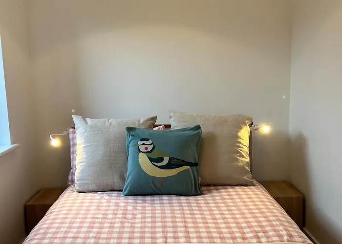 Buttercup Mews No 3 Gills Lane F28 A2t5 *