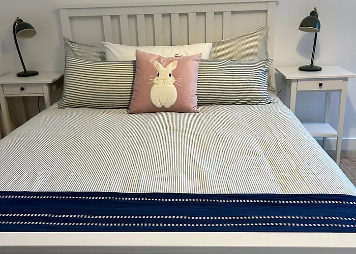 Buttercup Mews No 3 Gills Lane F28 A2t5 *