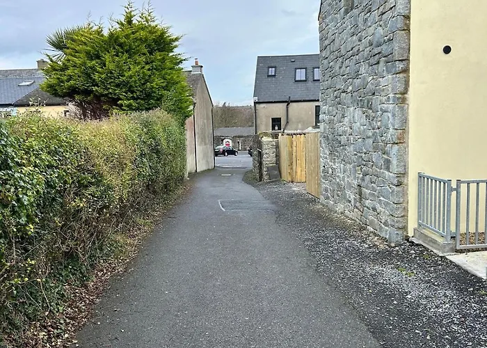 Buttercup Mews No 3 Gills Lane F28 A2t5 *